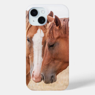 Coque Pour iPhone 15 Chevaux qui se câlinent dans un pâturage