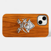 Coques Case-Mate iPhone Chrome Pirate Crossbones sur le bois de teck (Verso (horizontal))