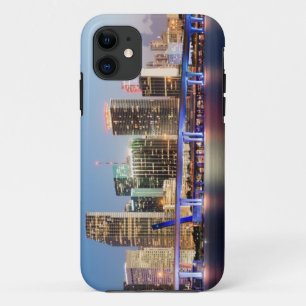 Coque iPhone 11 Ciel lumineux du centre de Miami à la tombée de