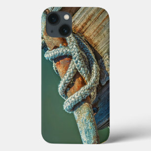 iPhone 13 Coque Close-up of boat cleat and rope