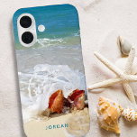 Coques iPhone 16 Coastal Beach Shells Seashore Nom photo<br><div class="desc">Boîtier de téléphone portable personnalisé avec votre propre photo à fond (ou utilisez l'exemple) et texte personnalisé dans votre choix de style de police et de couleur. L'exemple de la photo montre un littoral côtier et des coquillages de conches avec des vagues qui s'écrasent sur eux sur une plage de...</div>
