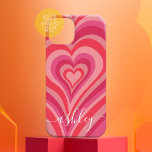 Coques iPhone 16 Coeurs psychédéliques Calligraphie Nom du script P<br><div class="desc">Un motif de coeur branché avec des roses et des rouges pastel. Le script moderne avec swashes ajoute une touche moderne à ce design rétro. Ajoutez votre nom ou supprimez le texte pour une couverture féminine amusante.</div>
