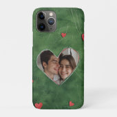 Coques Case-Mate iPhone Coeurs rouges sur l'herbe verte (Dos)