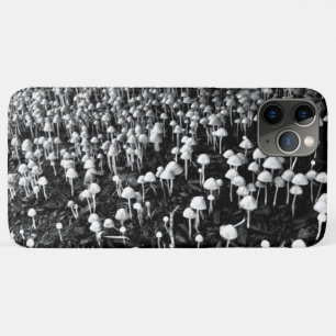 Case-Mate iPhone Case Colonie des champignons noirs et blancs