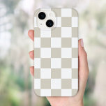 Coque Pour iPhone 14 Contrôle rétro beige<br><div class="desc">Boho damier tendance imprimé étui téléphonique dans les tons beige clair et blanc. Utilisez les outils de conception pour ajouter votre propre monogramme,  nom ou autre texte,  ou changer la couleur arrière - plan pour créer une couverture de périphérique unique d'un type particulier.</div>