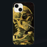 Coque Pour iPhone 14 Crâne avec cigarette brûlante par Vincent van Gogh<br><div class="desc">Crâne avec Cigarette Brûlante par Vincent van Gogh est un post impressionnisme d'art vintage de peinture à vie morte. Portrait du squelette humain fumant. Grande image à utiliser pour les produits anti-tabac. Fumer tue 1 000 personnes chaque année, aider quelqu'un à arrêter de fumer aujourd'hui. Grande image pour Halloween ou...</div>
