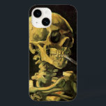 Coque Pour iPhone 14 Crâne avec cigarette brûlante par Vincent van Gogh<br><div class="desc">Crâne avec Cigarette Brûlante par Vincent van Gogh est un post impressionnisme d'art vintage de peinture à vie morte. Portrait du squelette humain fumant. Grande image à utiliser pour les produits anti-tabac. Fumer tue 1 000 personnes chaque année, aider quelqu'un à arrêter de fumer aujourd'hui. Grande image pour Halloween ou...</div>