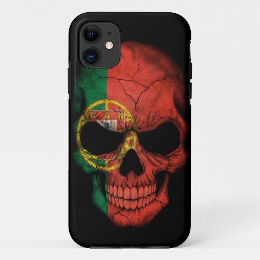 Coques Case-Mate iPhone Crâne portugais de drapeau sur le noir (Dos)