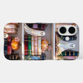 Coques Case-Mate iPhone Cute Halloween Bookshelf Phone Case Ghost Pumpkin  (Verso (horizontal))