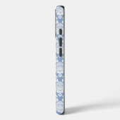 Coques Case-Mate iPhone Damas en dentelle blanche sur Monogramme bleu Dust (Verso / Gauche)