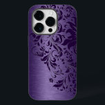 Coques Pour iPhone Dentelle violette en aluminium brossé métallisé vi<br><div class="desc">Tons violets profonds look aluminium brossé métallique avec dentelle florale violet foncé. Disponible sur d'autres produits et 8 couleurs différentes.</div>