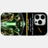 Coques Case-Mate iPhone Des Aliens mystérieux se rassemblent près d'un vai (Verso (horizontal))