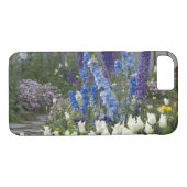 Coques Case-Mate iPhone Des fleurs printanières le long d'un chemin de jar (Dos (Horizontal))