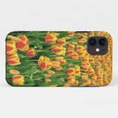 Coques Case-Mate iPhone Des tulipes printanières fleurissent devant la vie (Dos (Horizontal))