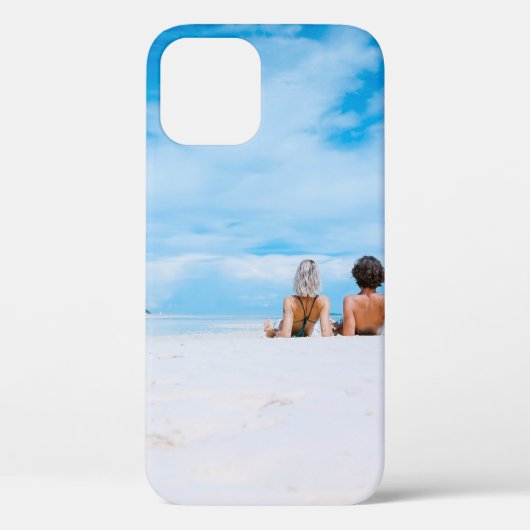 Coques Case-Mate iPhone Deux femmes allongées sur du sable blanc face à la (Verso)