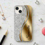 Coque Pour iPhone 14 Diamond Look Gold Metal Glam personnalisé<br><div class="desc">Toute parties scintillant ou diamants dans le design sont des photos et simulés. Cette conception peut être personnalisée dans la zone fournie en modifiant la photo et/ou le texte. Vous pouvez également le customiser en cliquant sur Personnaliser ce Modèle, puis en choisissant l'option cliquer pour customiser et supprimer ou modifier...</div>