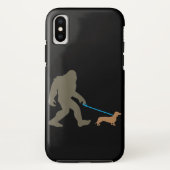Coques Case-Mate iPhone Don de chien | Bigfoot Walking Dachshund (Dos)