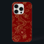 Coque iPhone 15 Pro Dragon chinois or et rouge foncé<br><div class="desc">Motif chinois Dragon en or sur un arrière - plan rouge foncé. monogramme personnalisé et optionnel.</div>