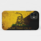 Coques Case-Mate iPhone Drapeau grunge noir d'Anarcho Gadsden (Dos (Horizontal))