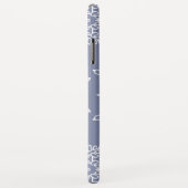 Coques Case-Mate iPhone Dusty Blue Snowflakes Monogramme de Noël (Dos/Droite)