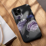 Case-Mate iPhone Case Élégant violet Rose floral Monogramme<br><div class="desc">Ajoutez un peu de luxe à votre téléphone avec ce coque chic avec un amas de fleurs luxuriantes en lavande violet et bleu indigo sur un arrière - plan noir dramatique. Personnalisez avec votre unique initiale dans le coin inférieur gauche en lettrage classique en ivoire.</div>