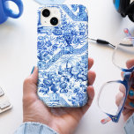 Case-Mate iPhone Case Élégante Chinoiserie Vintage bleue et blanche<br><div class="desc">Motif de chinoiserie bleu et blanc historique restauré à partir du 18ème siècle textile avec flore exotique,  pagodes et hommes engagés dans le partage de repas et de tuyaux.</div>