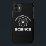 Case-Mate iPhone Case Facilement Distrait Par La Science<br><div class="desc">Facilement Distrait Par La Science. Cet accessoire de citation amusant est un grand cadeau amoureux de la science pour un professeur de sciences, professeur de chimie ou professeur de biologie. Parfait pour un scientifique, un physicien, un biologiste ou un ingénieur. Es-tu un geek scientifique ou nerd ? Crois-tu à la...</div>
