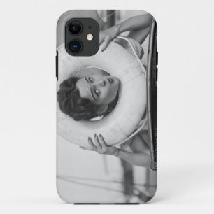 Etui iPhone Case-Mate Femme posant 3