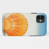 Coques Case-Mate iPhone Feston Shell orange se tenant droit en sable (Dos (Horizontal))