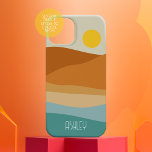 Coque Pour iPhone 15 Flat Boho Paysage Abstrait Coucher de soleil et mo<br><div class="desc">Un paysage abstrait avec des montagnes et un coucher de soleil. Inspiré d'un coucher de soleil dans le parc national de Rocky Mountain, ce joli dessin minimaliste est un design moderne pour n'importe quel minimaliste. Le script moderne avec swashes ajoute une touche moderne à ce design abstrait. Ajoutez votre nom...</div>