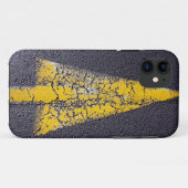 Coques Case-Mate iPhone Flèche jaune fissurée sur la route (Dos (Horizontal))