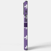 Coques Case-Mate iPhone Fleur de Lis Monogram violet blanc (Verso / Gauche)