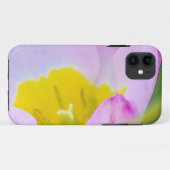 Coques Case-Mate iPhone fleur de tulipe violette claire sur fond vert. (Dos (Horizontal))
