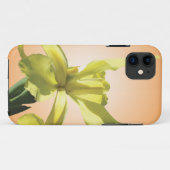 Coques Case-Mate iPhone fleur d'iris jaune sur fond jaune. (Dos (Horizontal))