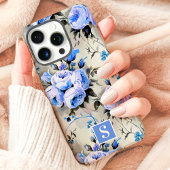Coques Case-Mate iPhone Fleurs à monogramme bleu et pérvinquier
