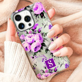 Coques Case-Mate iPhone Fleurs à monogramme violet et lilas 