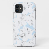 Coques Case-Mate iPhone Fleurs blanches sur bleu clair. (Dos)