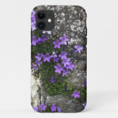Coques Case-Mate iPhone Fleurs Campanula grandissant sur un mur (Dos)