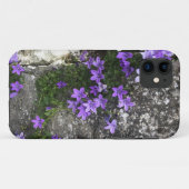 Coques Case-Mate iPhone Fleurs Campanula grandissant sur un mur (Dos (Horizontal))