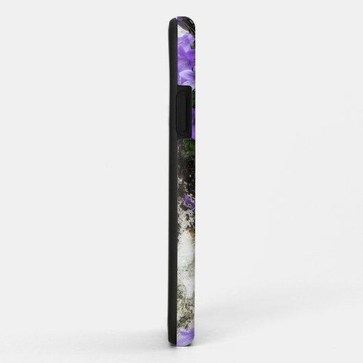 Coques Case-Mate iPhone Fleurs Campanula grandissant sur un mur (Dos/Droite)