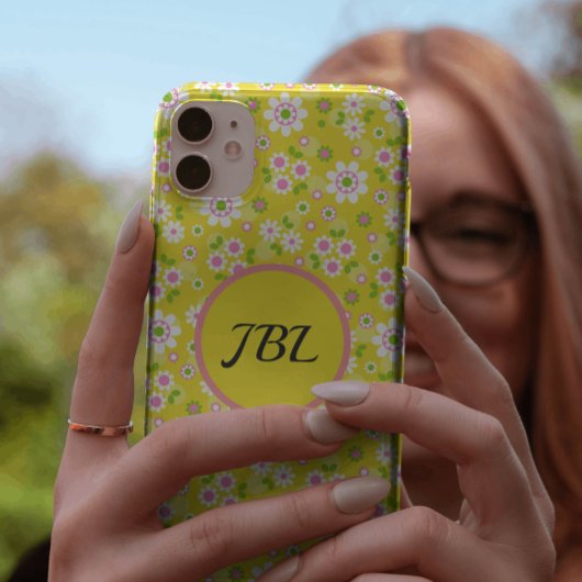 Coques Case-Mate iPhone Fleurs rétro mod jaunes et blanches monogramme