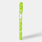 Coques Case-Mate iPhone Flocons blancs sur motif vert d'hiver (Verso / Droite)
