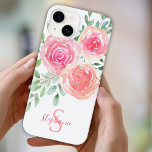 Coque Pour iPhone 14 Floral rose monogramme<br><div class="desc">Ce joli coque iphone est décoré d'un bouquet d'aquarelles de roses et de feuillage dans les tons rose,  corail et vert. Facilement personnalisable avec votre monogramme et votre nom. Aquarelle originale © Michele Davies.</div>