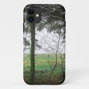 Coque Case-Mate Pour iPhone Forest overlooking clearing in the fog
