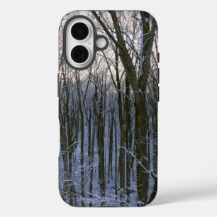 Coques iPhone 16 Forêt d'arbres enneigés
