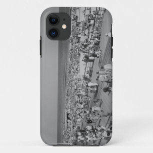 Coque iPhone 11 Foule sur la plage