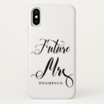 Case-Mate iPhone Case Futur simple Mme Script Calligraphy Mariée à être<br><div class="desc">Elégant avenir Boîte téléphonique Mme avec belle calligraphie - veuillez inclure votre nom personnel ou laisser vide. Un grand cadeau pour la mariée !</div>