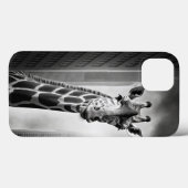 Coques Case-Mate iPhone Giraffe dans une cityscape (Verso (horizontal))