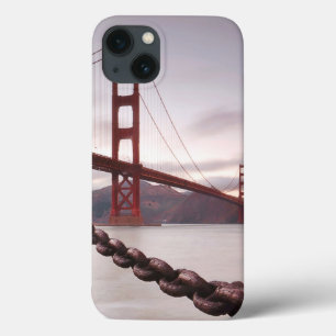 Etui iPhone 13 Golden gate bridge contre des montagnes