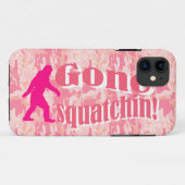 Coques Case-Mate iPhone Gone Squatching sur camouflage rose (Dos (Horizontal))